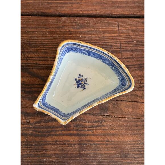 Antique Chinese Export Blue and White Porcelain Dish Irregular Shape - Picture 1 of 4